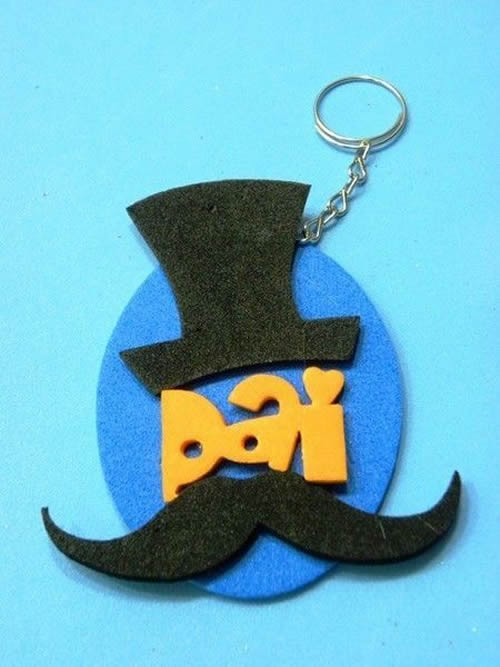 Manualidades para el Día del Padre con Goma Eva llavero bigote