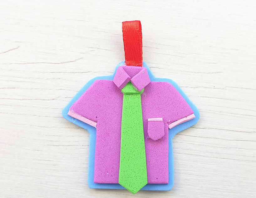 Manualidades para el Día del Padre con Goma Eva llavero camisa