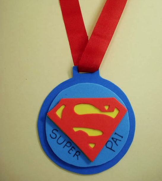 Manualidades para el Día del Padre con Goma Eva medalla Super Papá