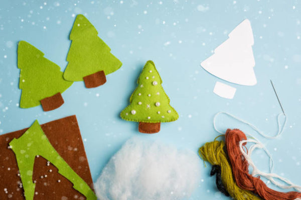 Adornos de navidad con fieltro manualidades faciles arbol nieve 