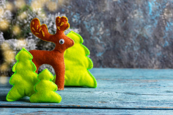 Adornos de navidad con fieltro manualidades faciles arbol renos 