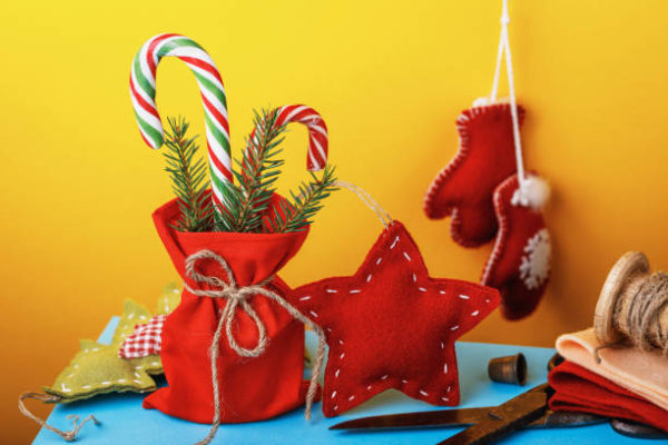 Adornos de navidad con fieltro manualidades faciles estrella roja