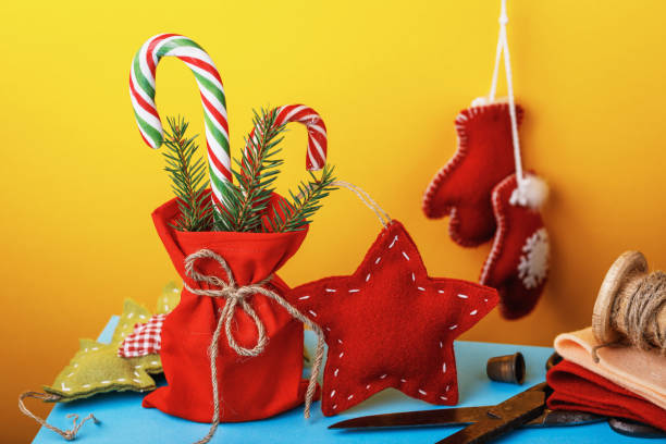 Adornos de navidad con fieltro manualidades faciles estrella roja