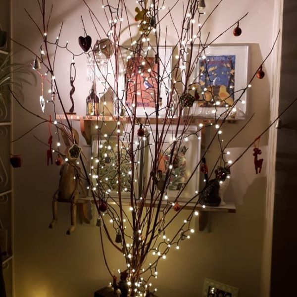 Como hacer arbol navidad ramas largas luces y decoraciones
