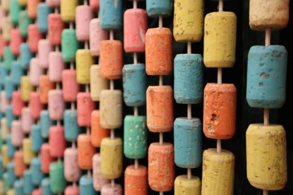 Mejores manualidades con corcho TAPONES CORCHO FOTOS cortina