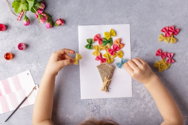 Manualidades para niños dia del arbol flores de pasta 