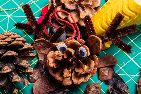 Manualidades para niños dia del arbol monstruo pina 