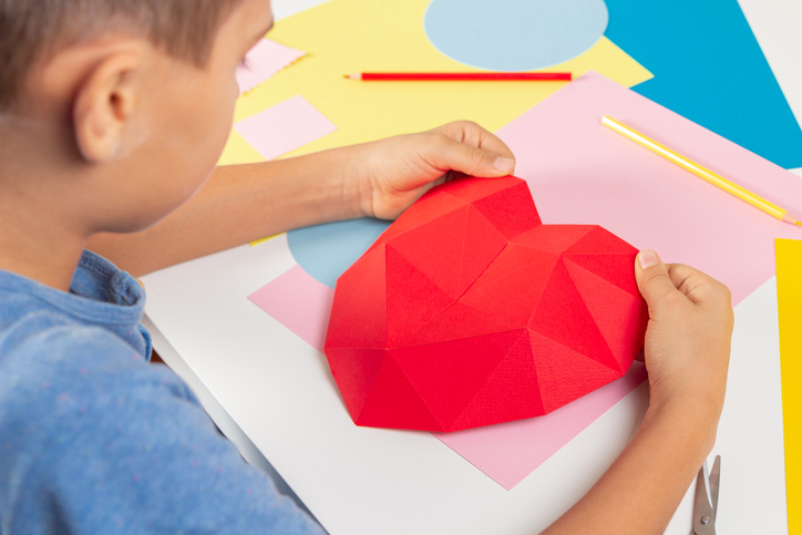 Manualidades para san valentin para ninos corazon poligonal