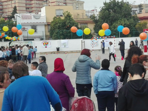 Las mejores manualidades para Día escolar de la paz y la No Violencia suelta de globos