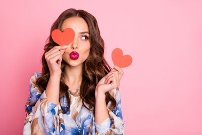 Postales para san valentin mujer con corazon