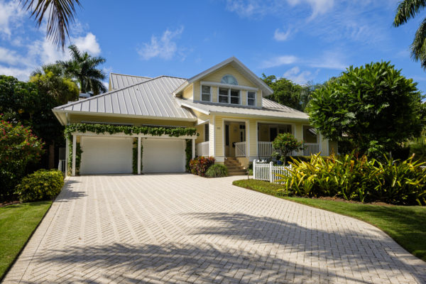 Ideas consejos para hacer fachada casa clásica doble garaje 