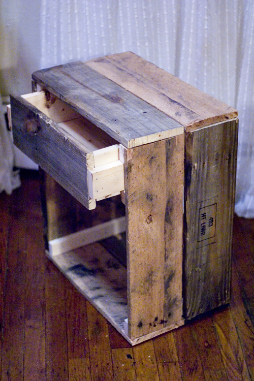 Ideas consejos para hacer muebles rusticos con madera mesa auxiliar