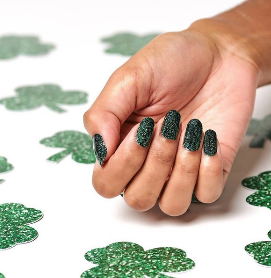 Las mejores manualidades para el Día de San Patricio uñas verdes