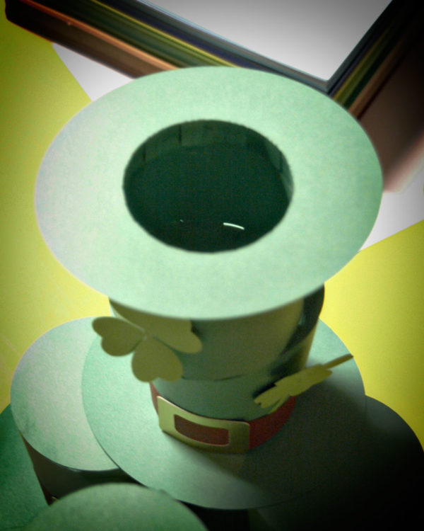 Las mejores manualidades para el Día de San Patricio sombrero cartón