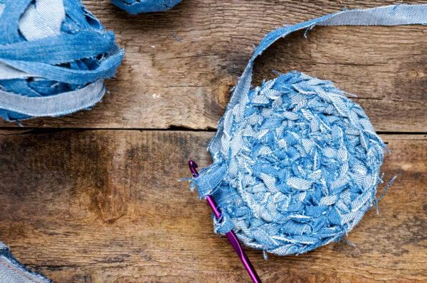 Mejores ideas manualidades para reciclar ropa vieja alfombra 2