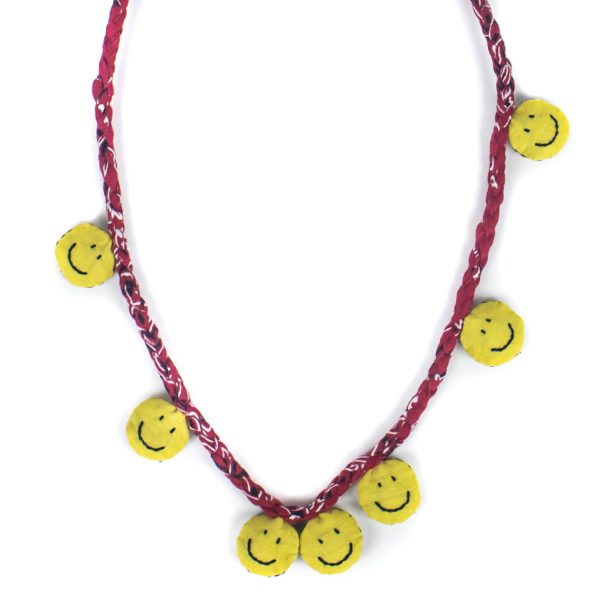 Como hacer collares de cuentas y smileys collar con cordon
