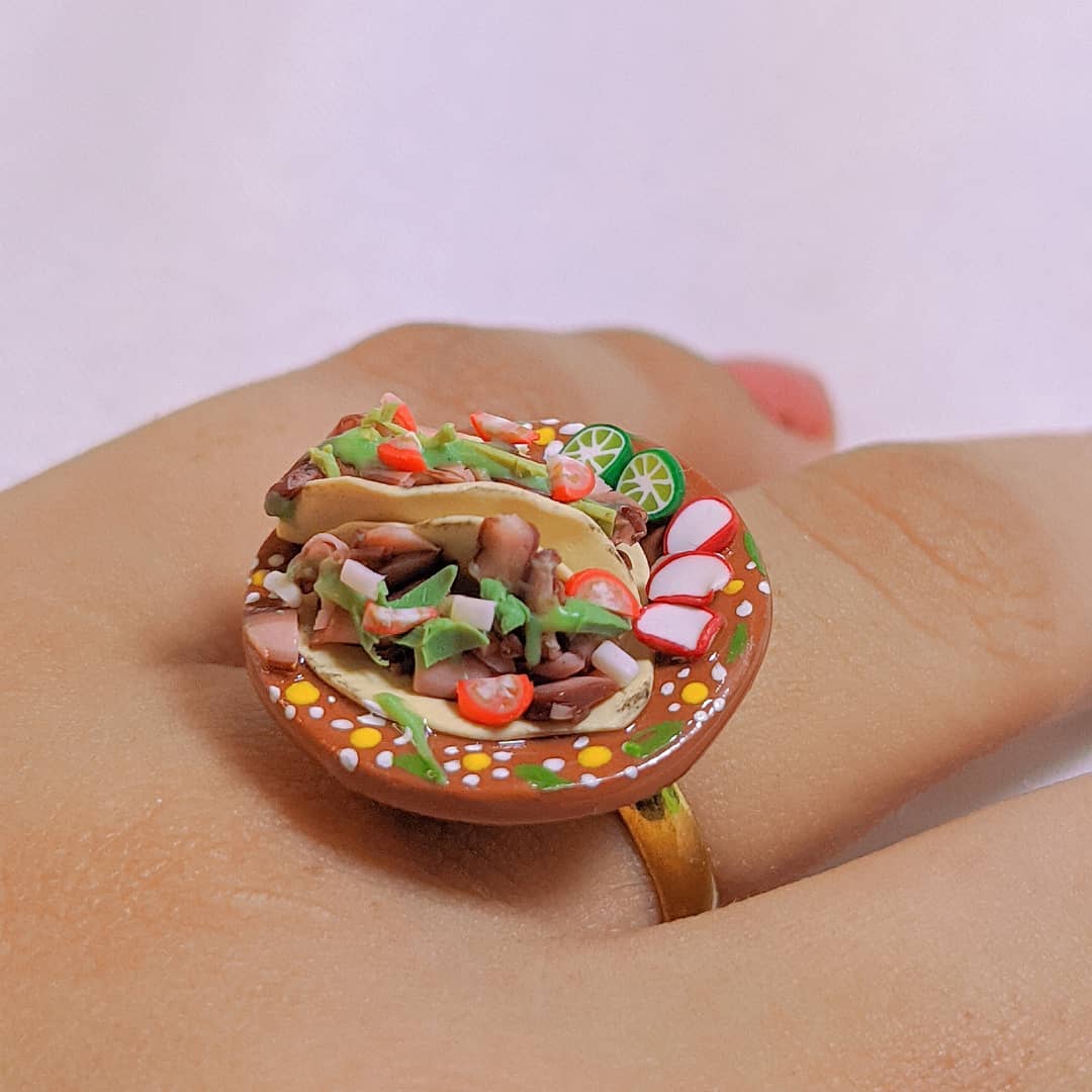 Anillo con taquitos de carne asada