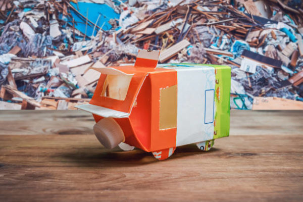 Juguetes reciclados carton
