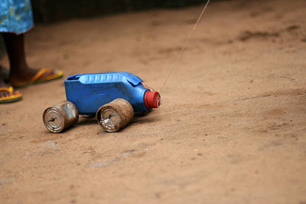 Juguetes reciclados coche