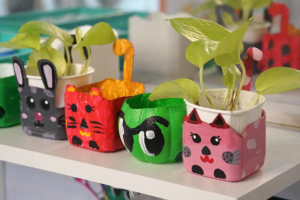 Juguetes reciclados macetas