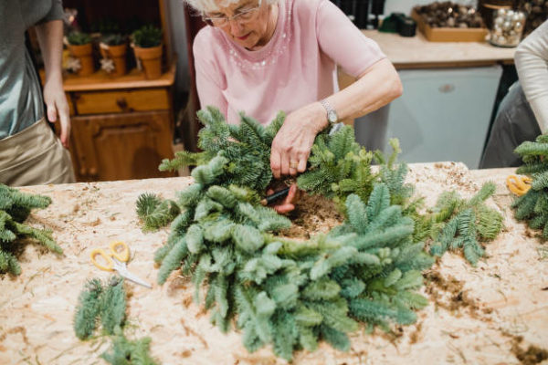 Las mejores ideas de manualidades para personas mayores corona navidad 