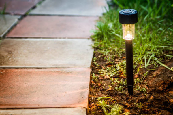 Las mejores ideas para iluminar tu jardin sin contaminar lamparas luz led