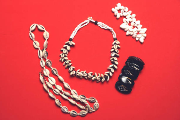 Ideas de manualidades para adultos en verano collar conchas mar 