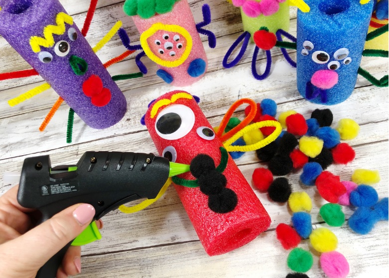 Manualidades para hacer con churros de piscina para ninos foto muñecos