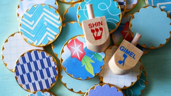 Ideas de manualidades para ninos para el dia de hanukkah FOTOS dreidel madera