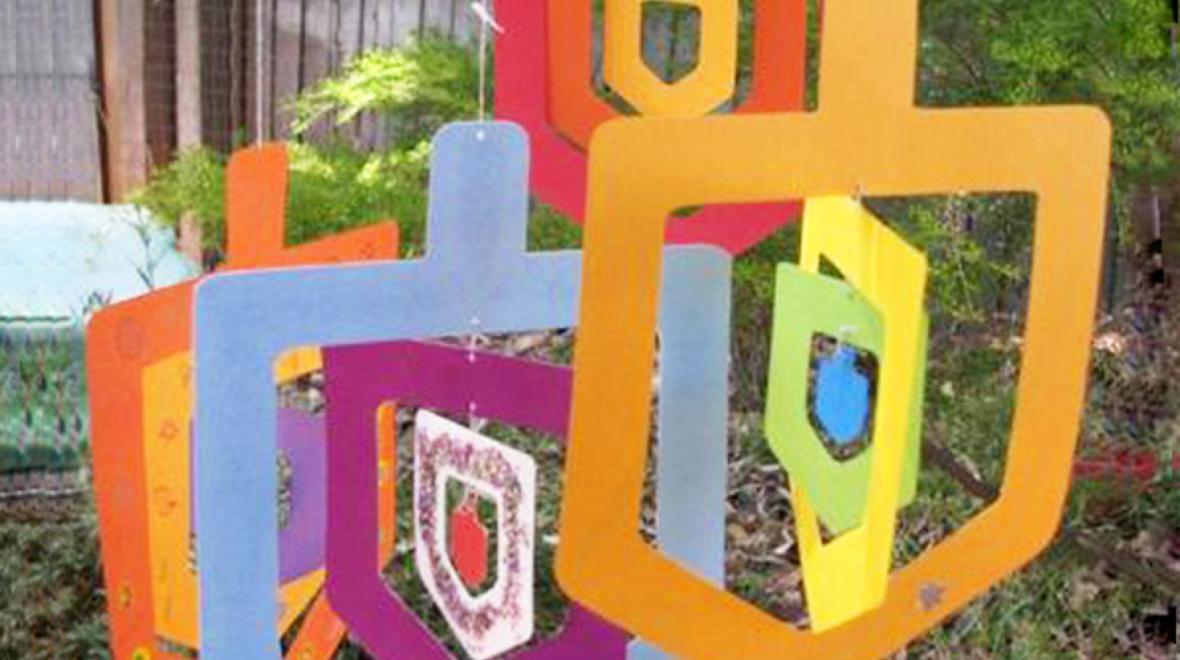 Ideas de manualidades para ninos para el dia de hanukkah FOTOS dreidel movil