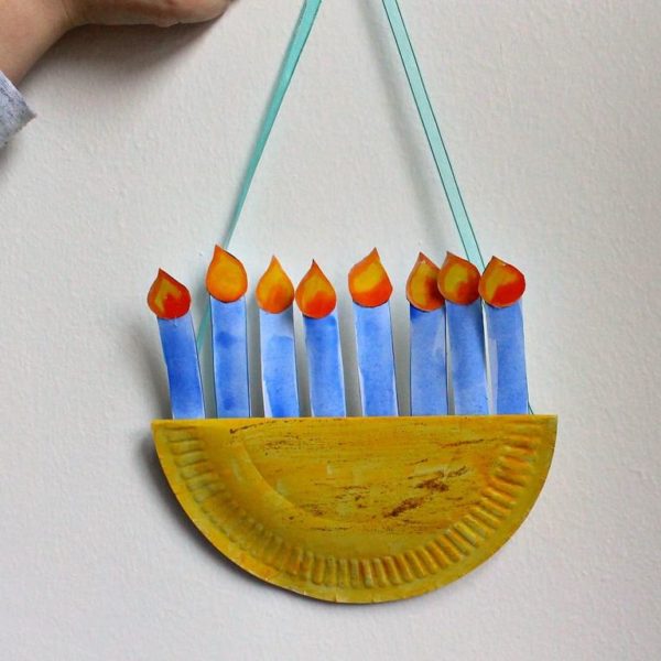 Ideas de manualidades para ninos para el dia de hanukkah FOTOS menorah plato papel
