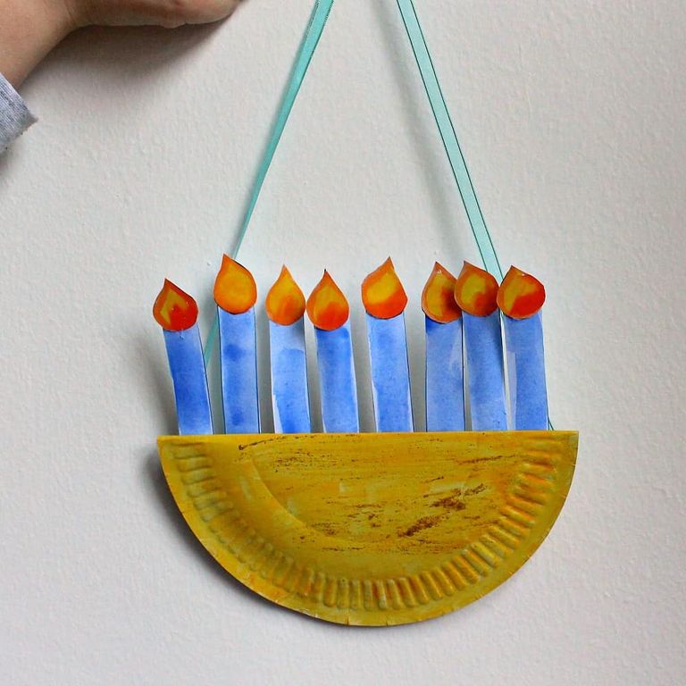 Ideas de manualidades para ninos para el dia de hanukkah FOTOS menorah plato papel