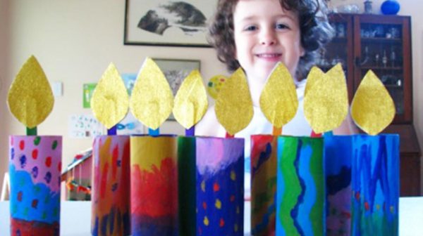 Ideas de manualidades para ninos para el dia de hanukkah FOTOS velas rollos carton