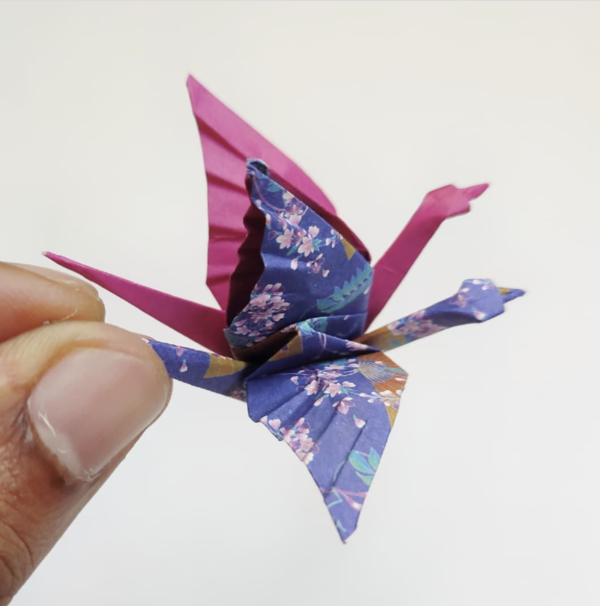 los Origami más sencillos para hacer con personas mayores y celebrar el Día Mundial del Origami dragón con sombra